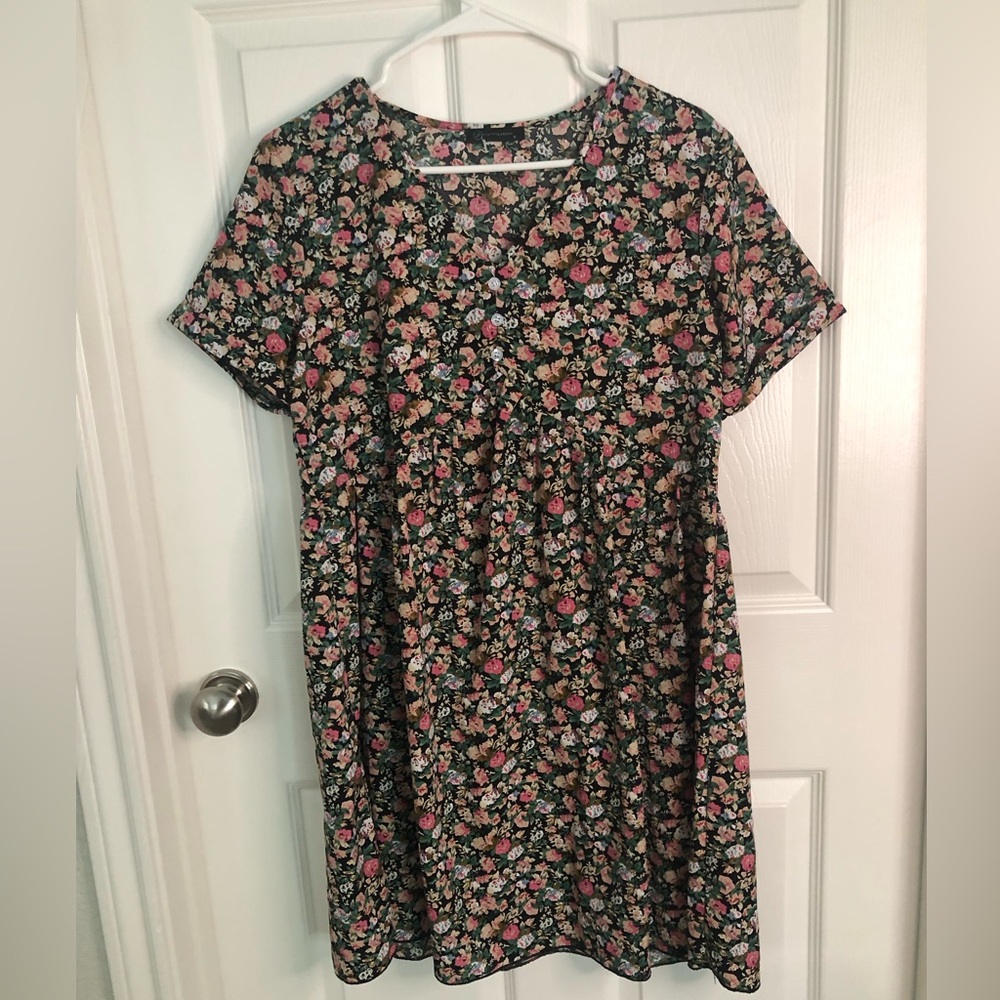 Floral Short-Sleeve Dress in Black with Pink Roses